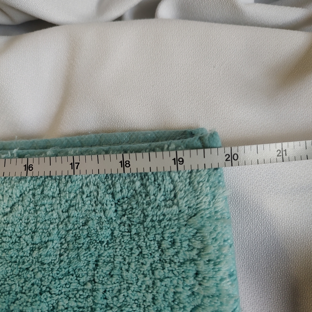 EUC Sonoma Set Of 4 Towels And 2 Bath Rugs - Picture 9 of 12